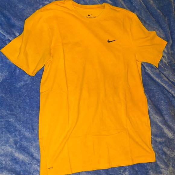 mens nike athletic cut t shirt